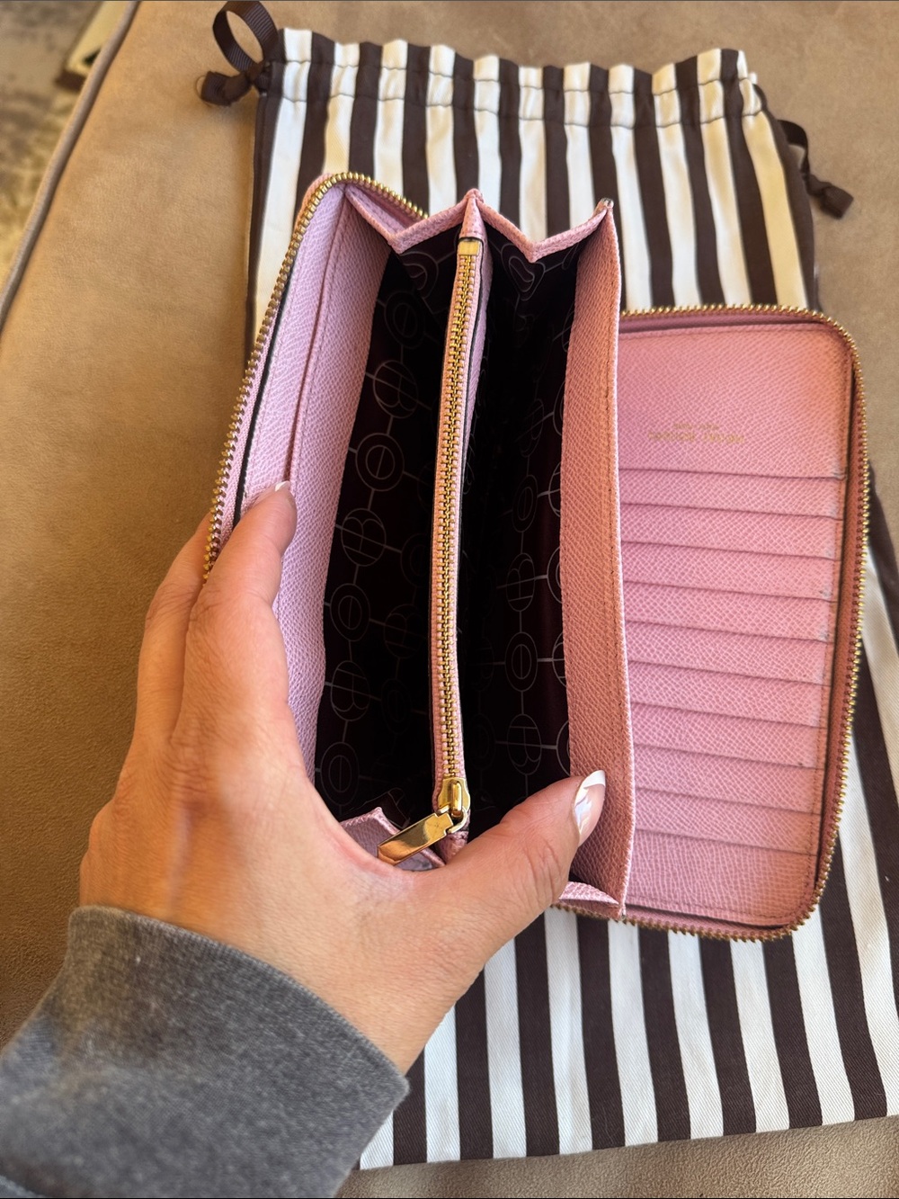 Henry bendel pink wallet with dust bag - Picture 4 of 6